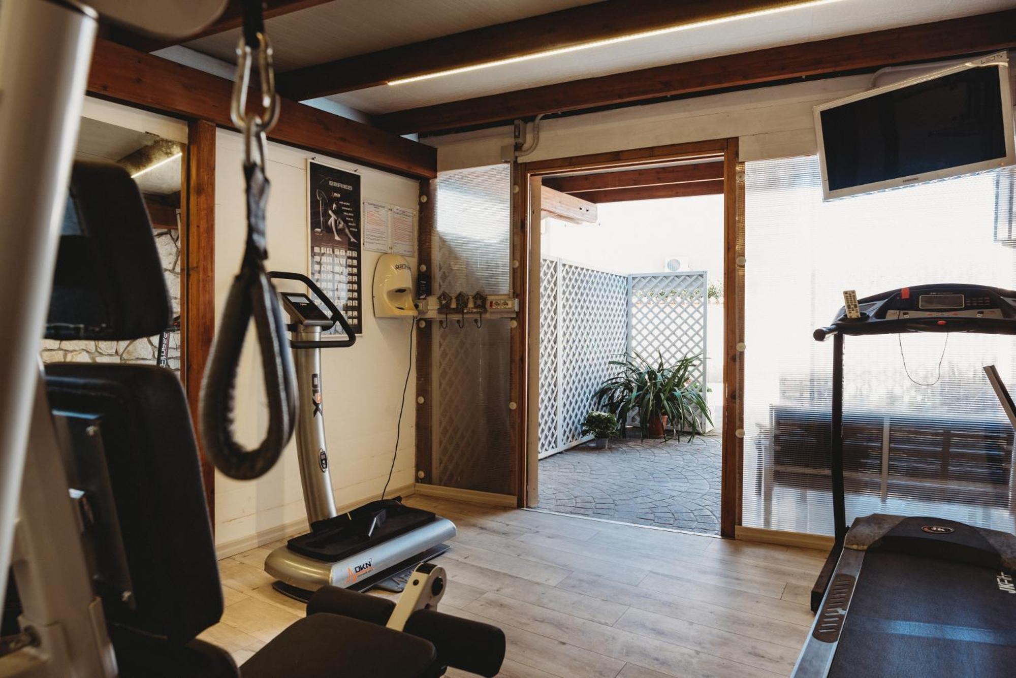 Alloggi Turistici Con Piscina Palestra Jacuzzi Sauna 安齐奥 外观 照片