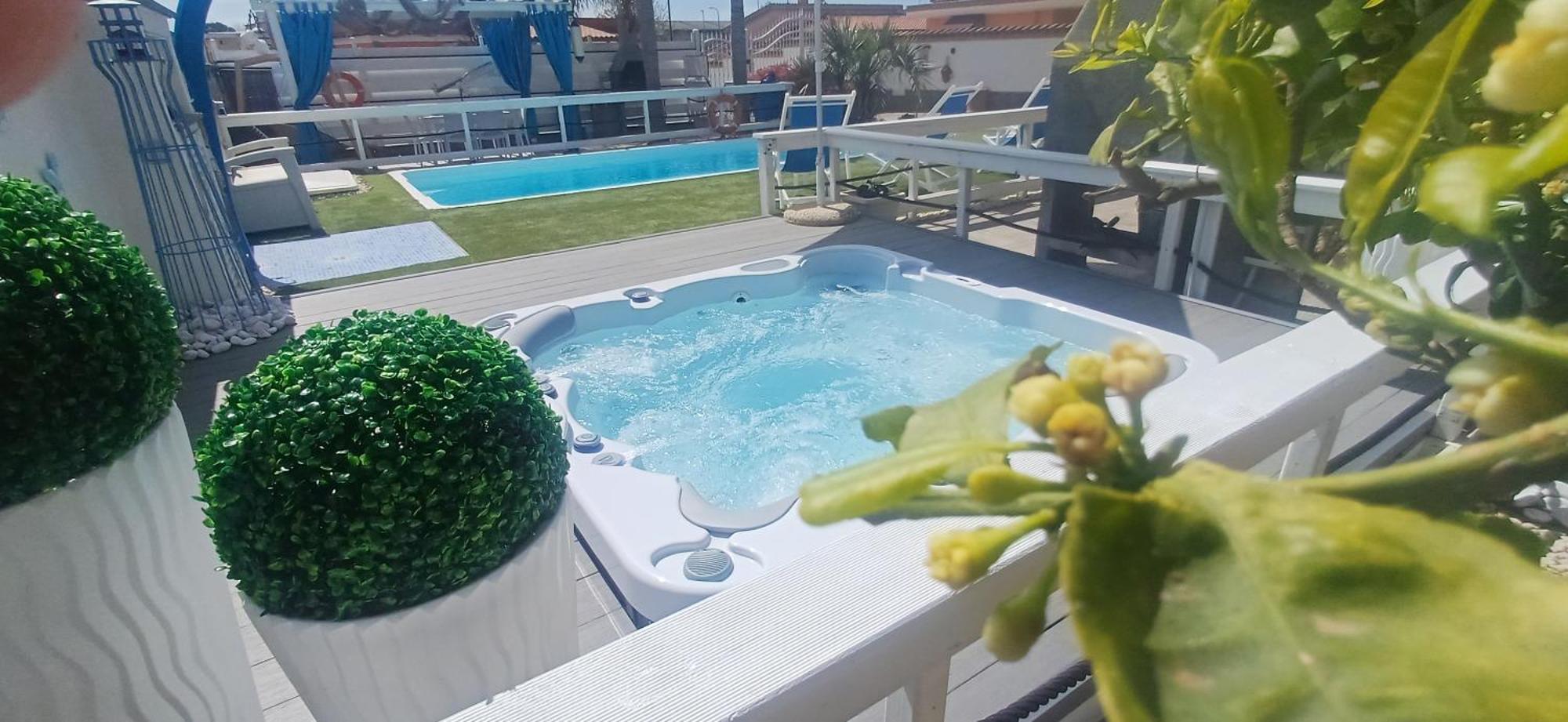 Alloggi Turistici Con Piscina Palestra Jacuzzi Sauna 安齐奥 外观 照片